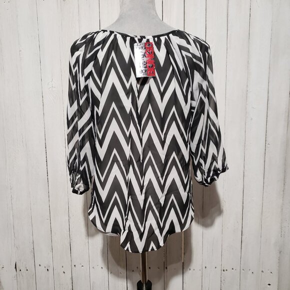 NEW Bongo S Juniors Black White Sheer Chevron Peasant Boho Top Blouse Tie Neck - Picture 4 of 6
